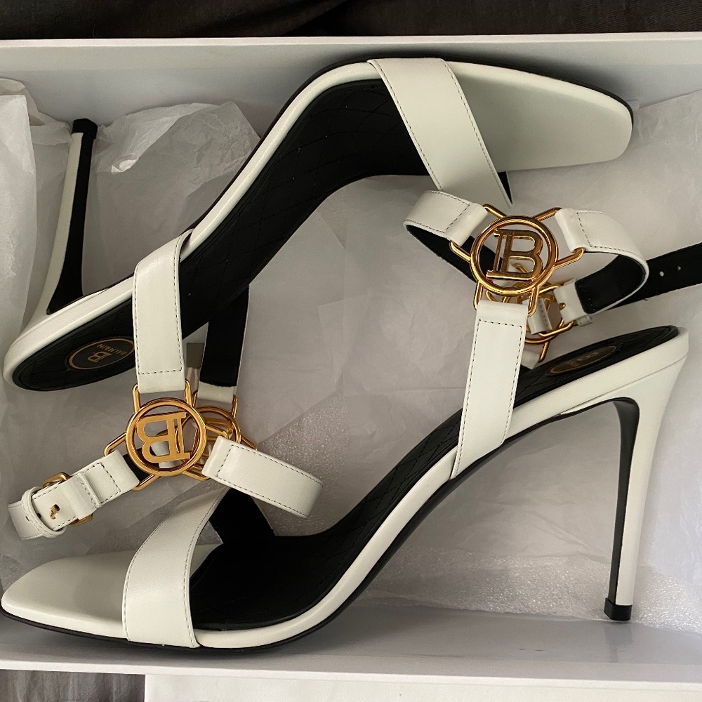 BALMAIN - White leather heel sandals with gold B Details - scuffed